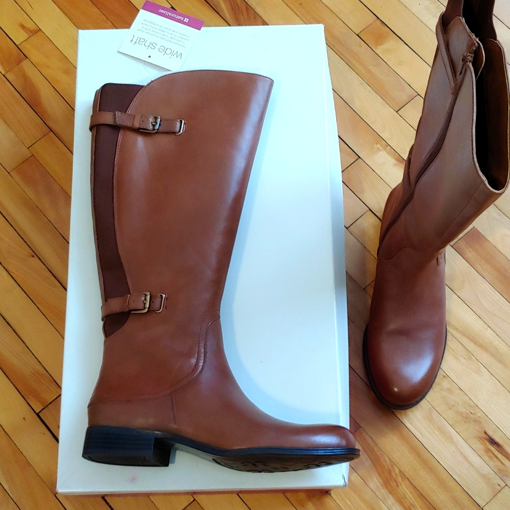 NWT Naturalizer boots, brown, wide shaft